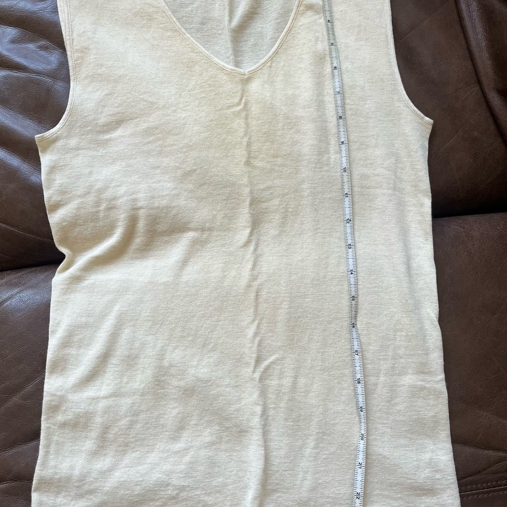 Hocosa wool/silk 70/30 V neck tank size 40(s/m)